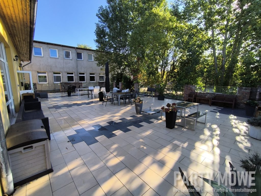 Terrasse mit Loungemöbeln